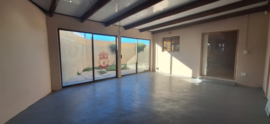 3 Bedroom Property for Sale in Wetton Western Cape